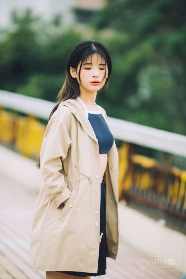 女孩迈开腿让男孩给她嗦坤巴